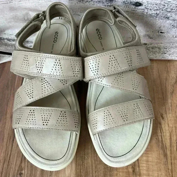 Ecco Shoes - Women’s Ecco Sandal Criss Cross Soft 5.  Size 9